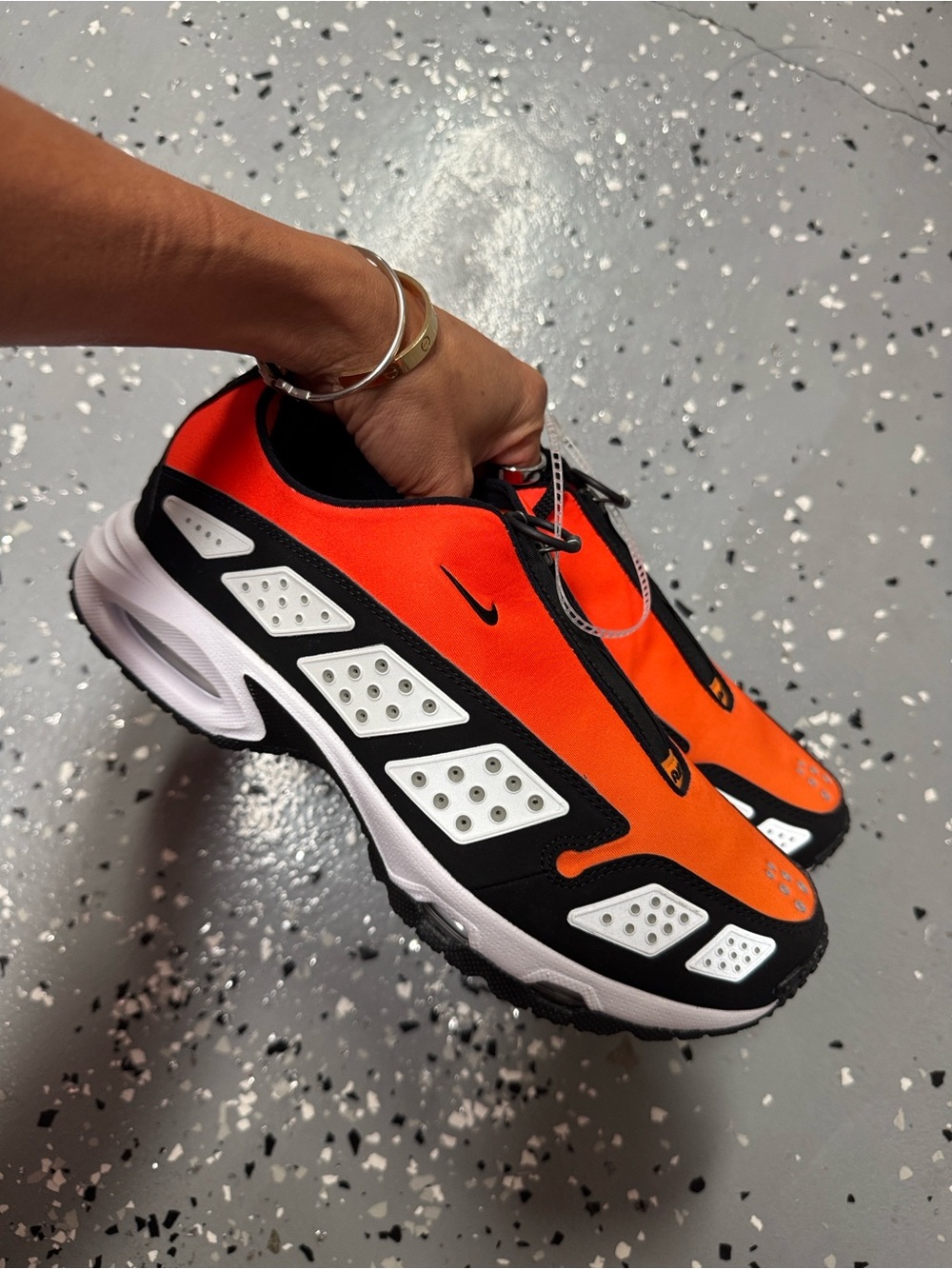 NEW! Nike Air Max Sunder SNDR Bright Crimson Slip On Shoes - Picture 3 of 6